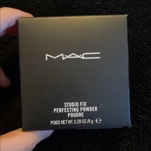 MAC STUDIO FIX PERFECTING POWDER *MEDIUM DARK*